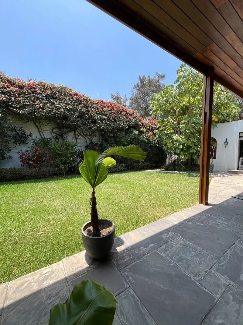 Amplio jardín
