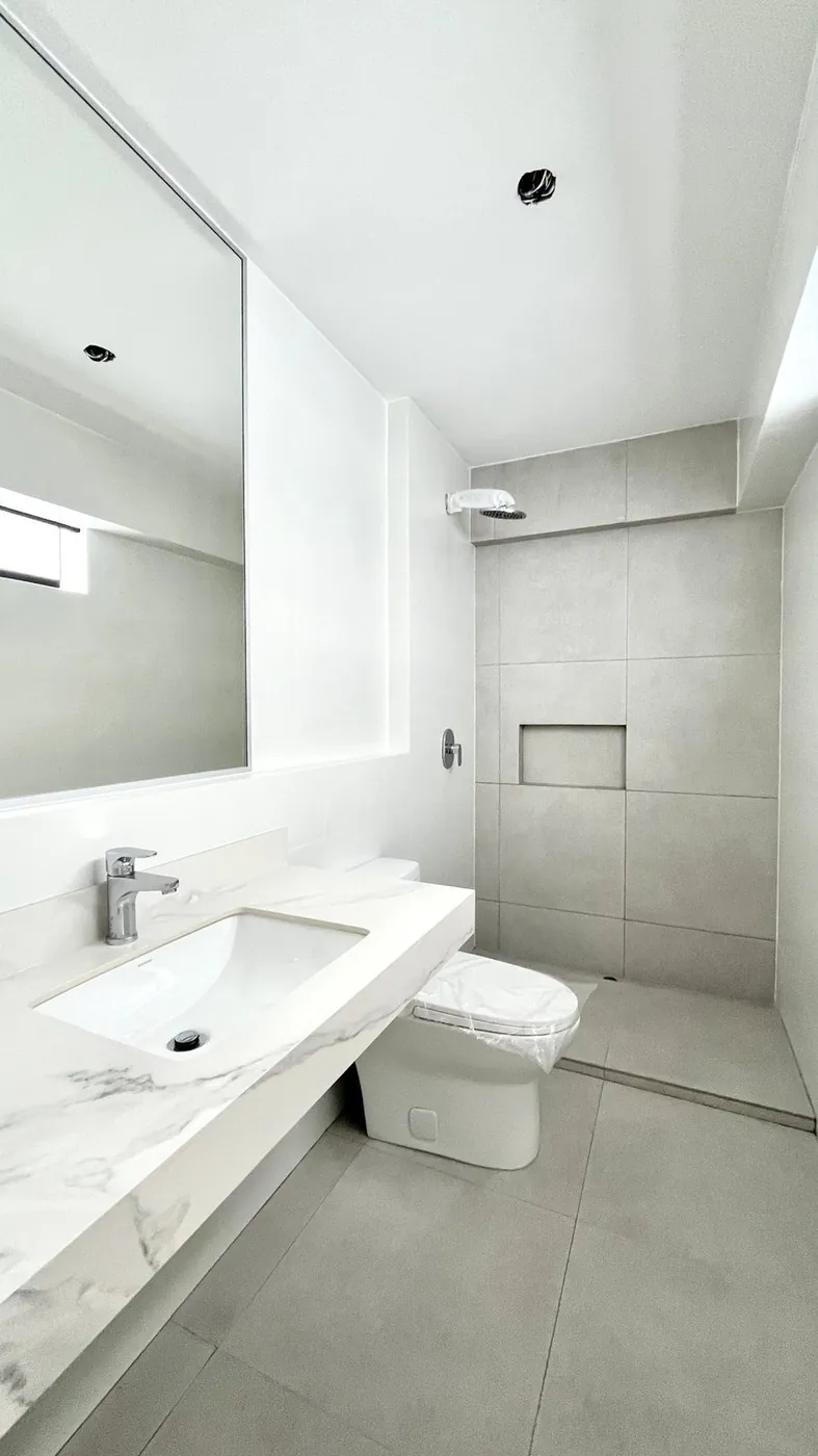 Baño con encimera de mármol