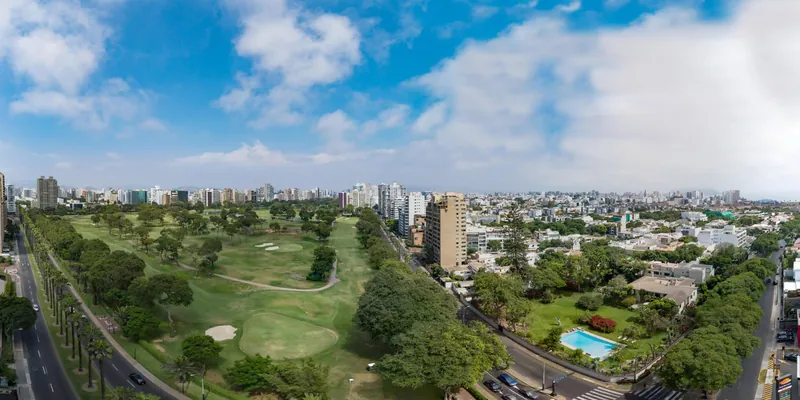 Vista panorámica de la zona y el golf de San Isidro