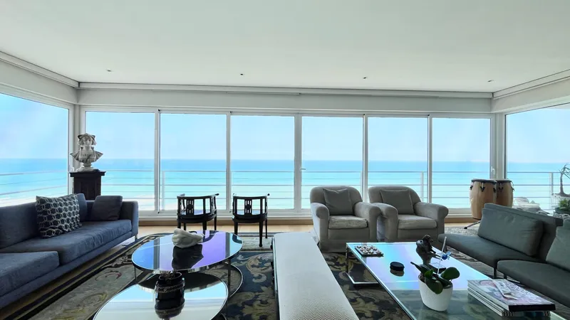 Sala con vista panorámica al mar