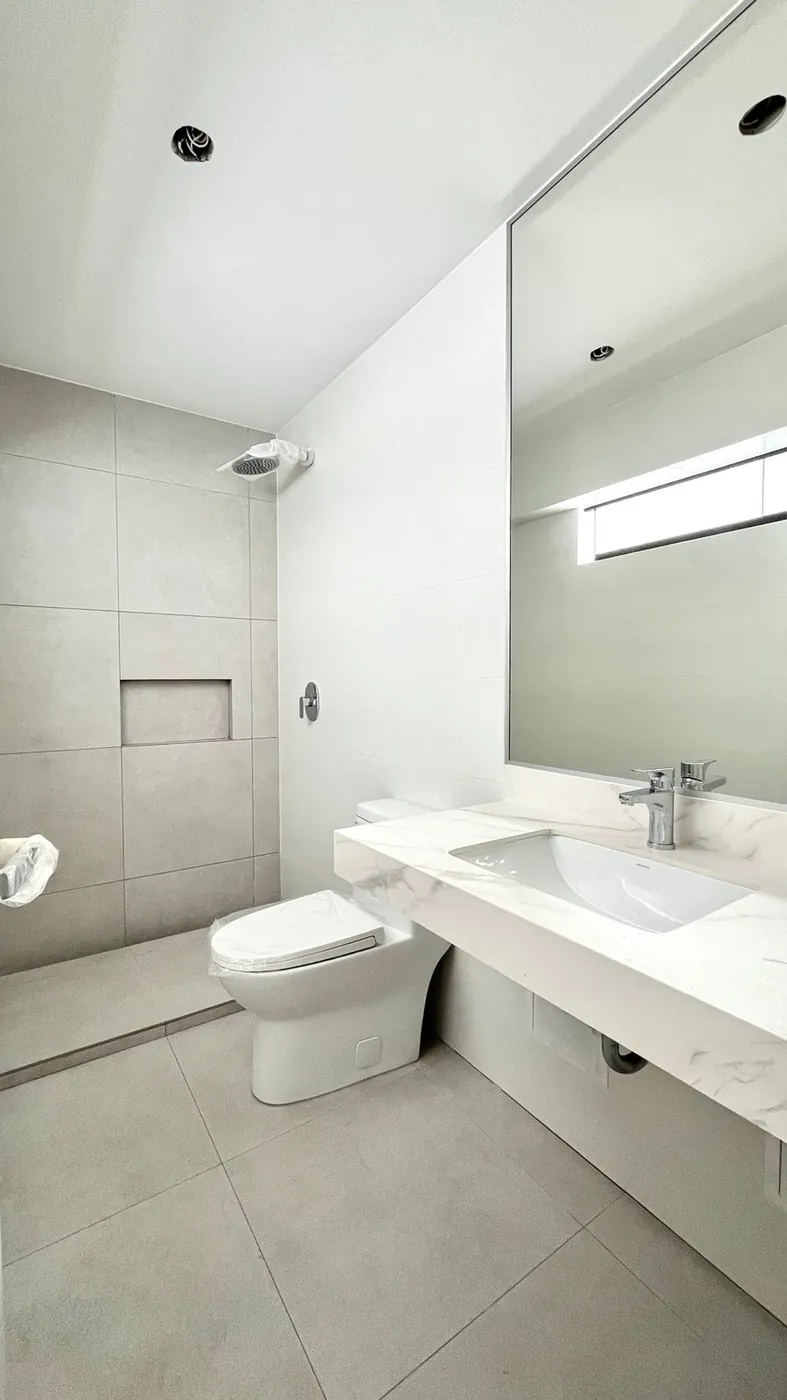 Baño con encimera de mármol