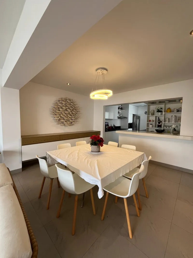 Comedor junto a la cocina americana