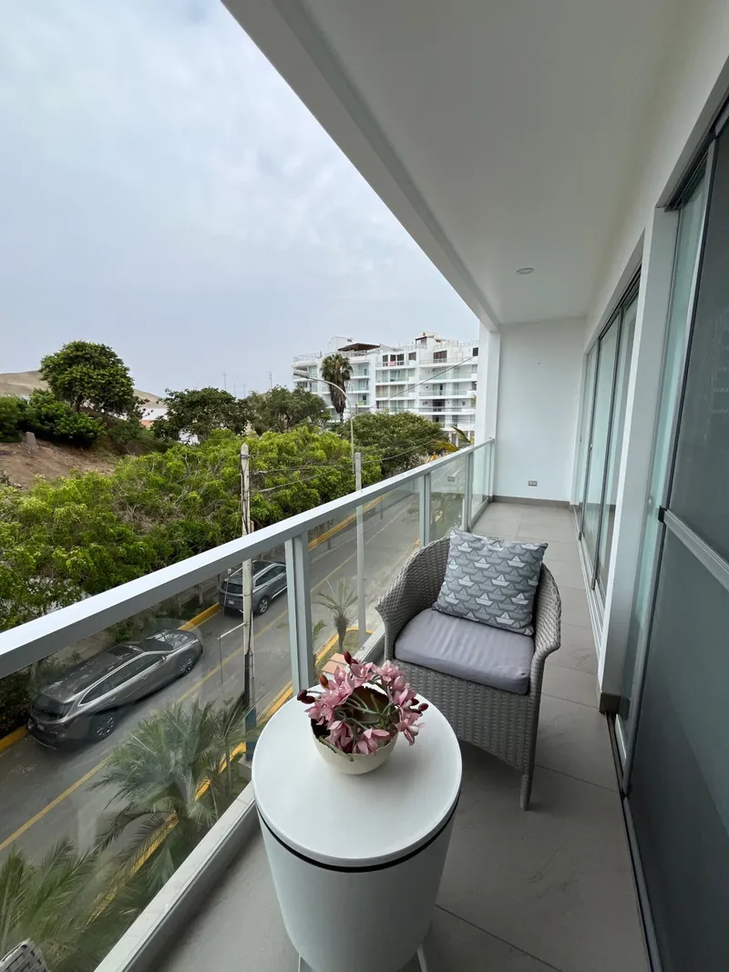 Balcón con vista arbolada