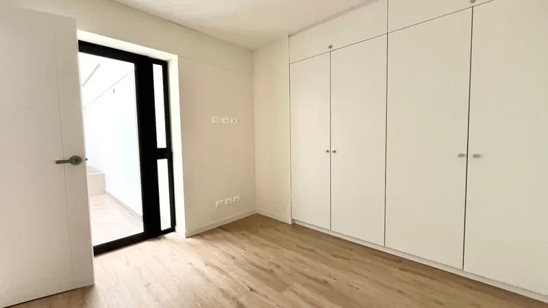 Dormitorio secundario con closet