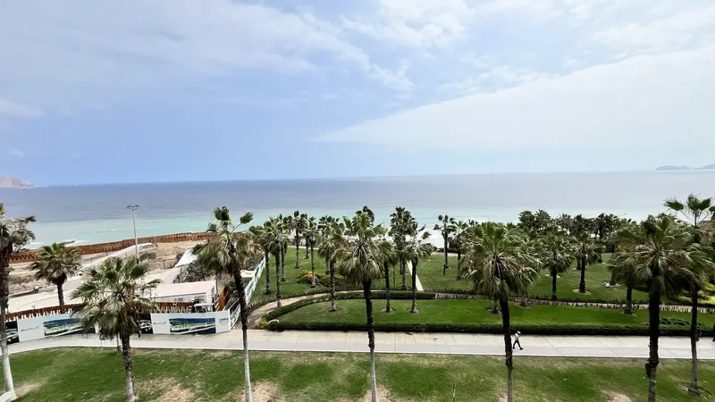 Vista al mar y al malecón