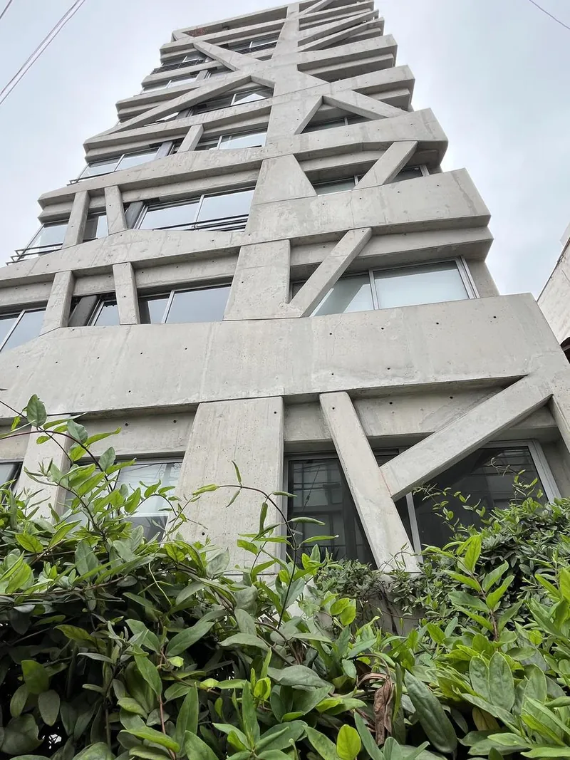 Fachada del edificio, arquitectura de concreto de vanguardia
