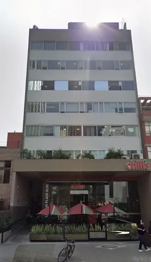 Fachada del edificio en Rivera Navarrete, San Isidro