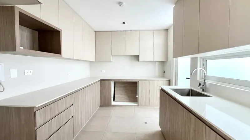 Cocina con encimeras de mármol