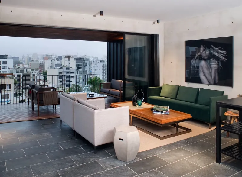 Sala con terraza y vista a la ciudad